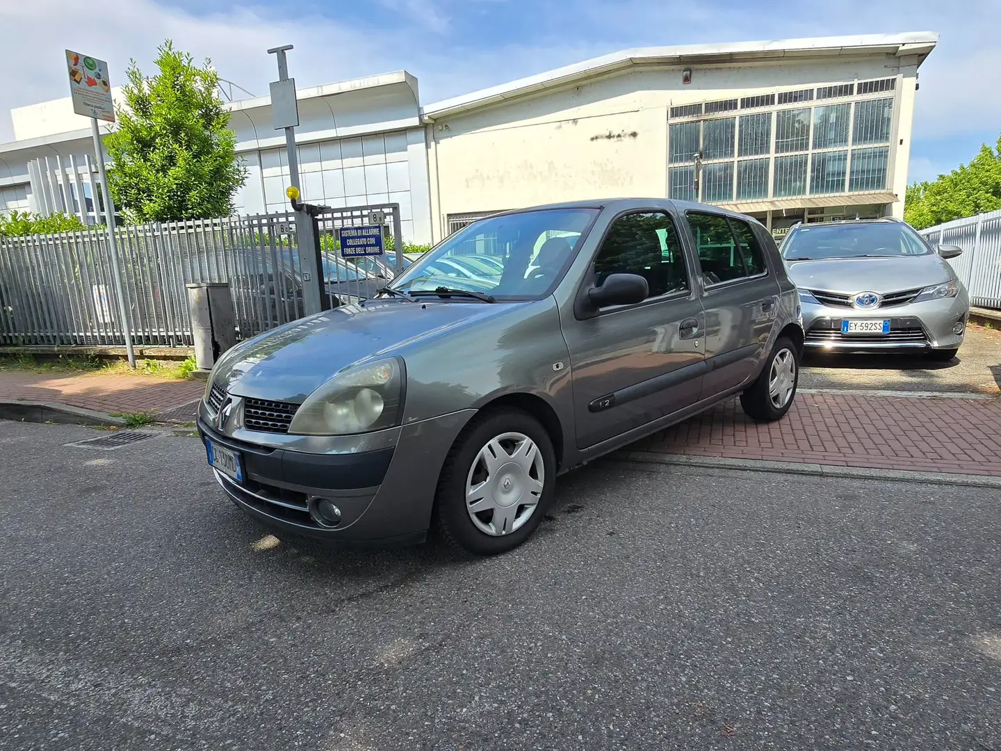 Renault Clio Clio 5p 1.2 Limited OK NEOPATENTATI Grijs - 2