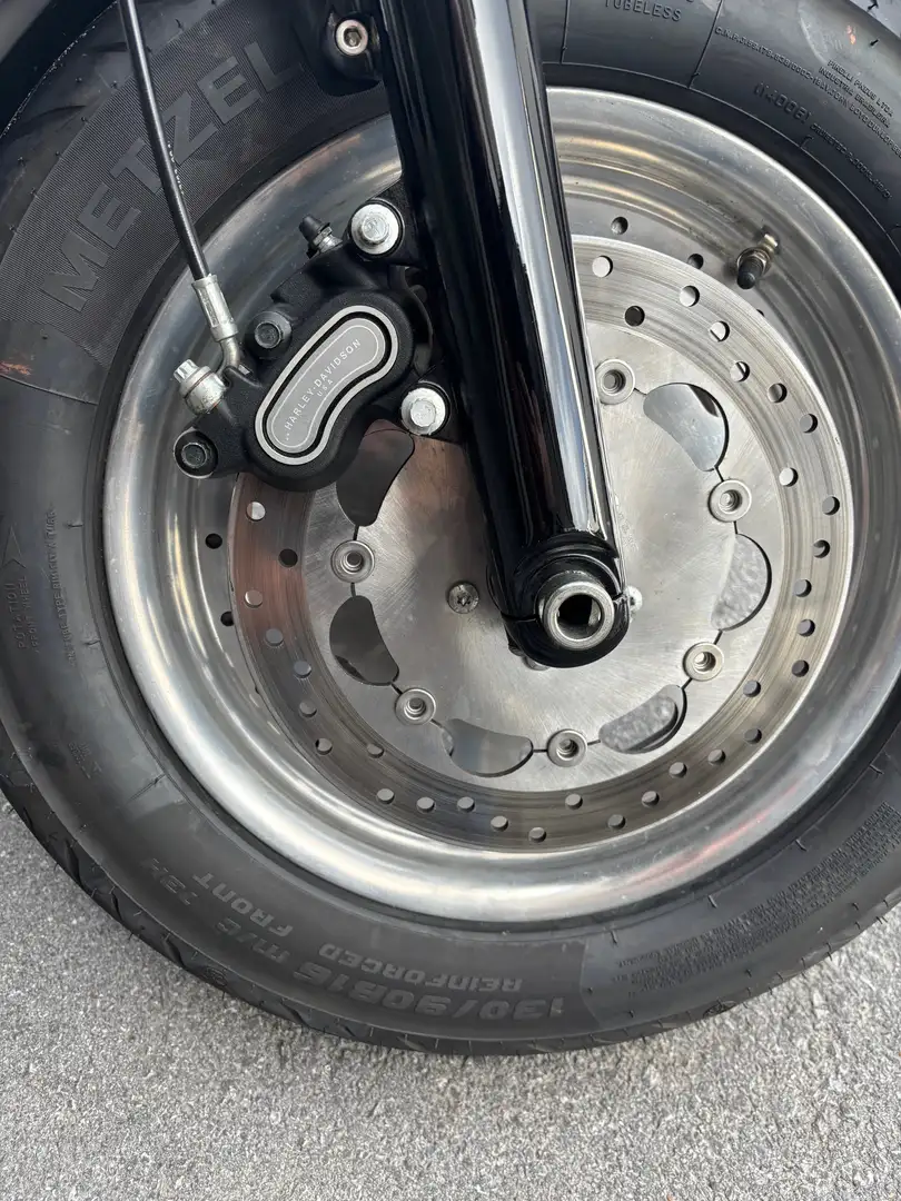 Harley-Davidson Dyna Fat Bob Negru - 2