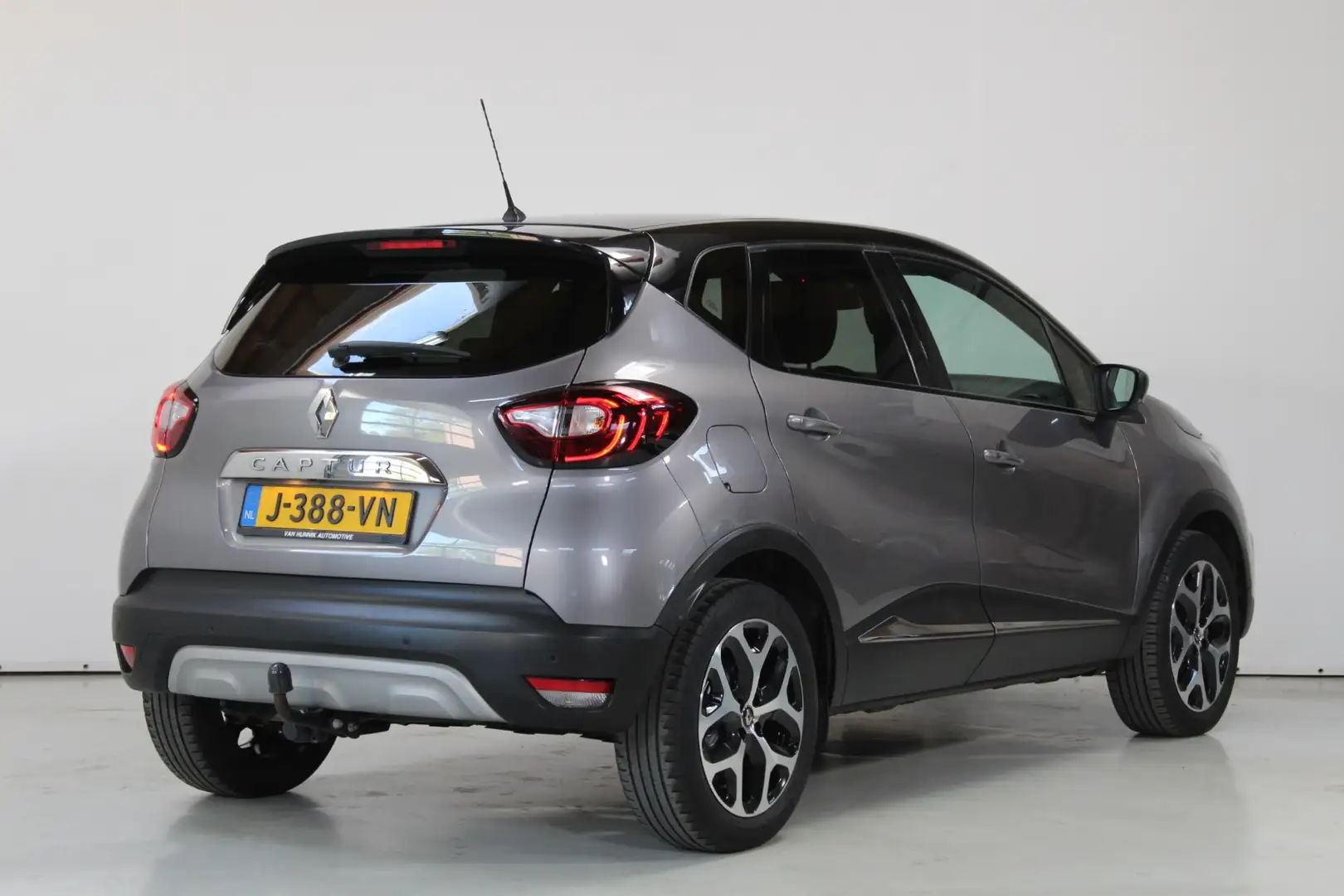 Renault Captur 1.3 TCe Intens | Keyless | Camera | Trekhaak | Nav Grau - 2