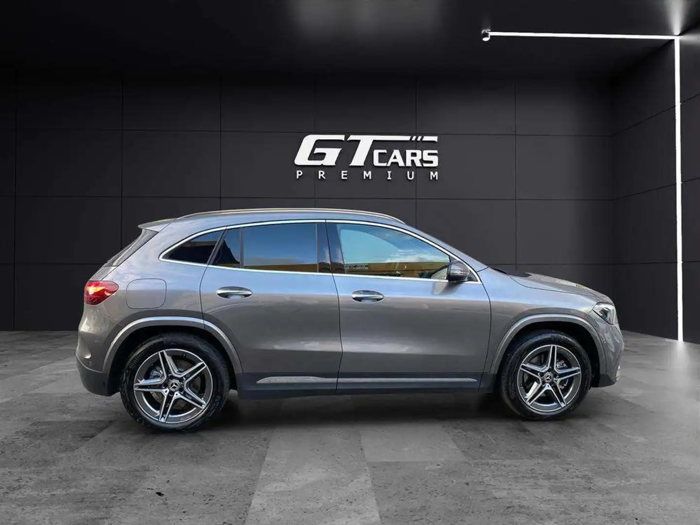 Mercedes-Benz GLA 45 AMG 250e Gris - 2