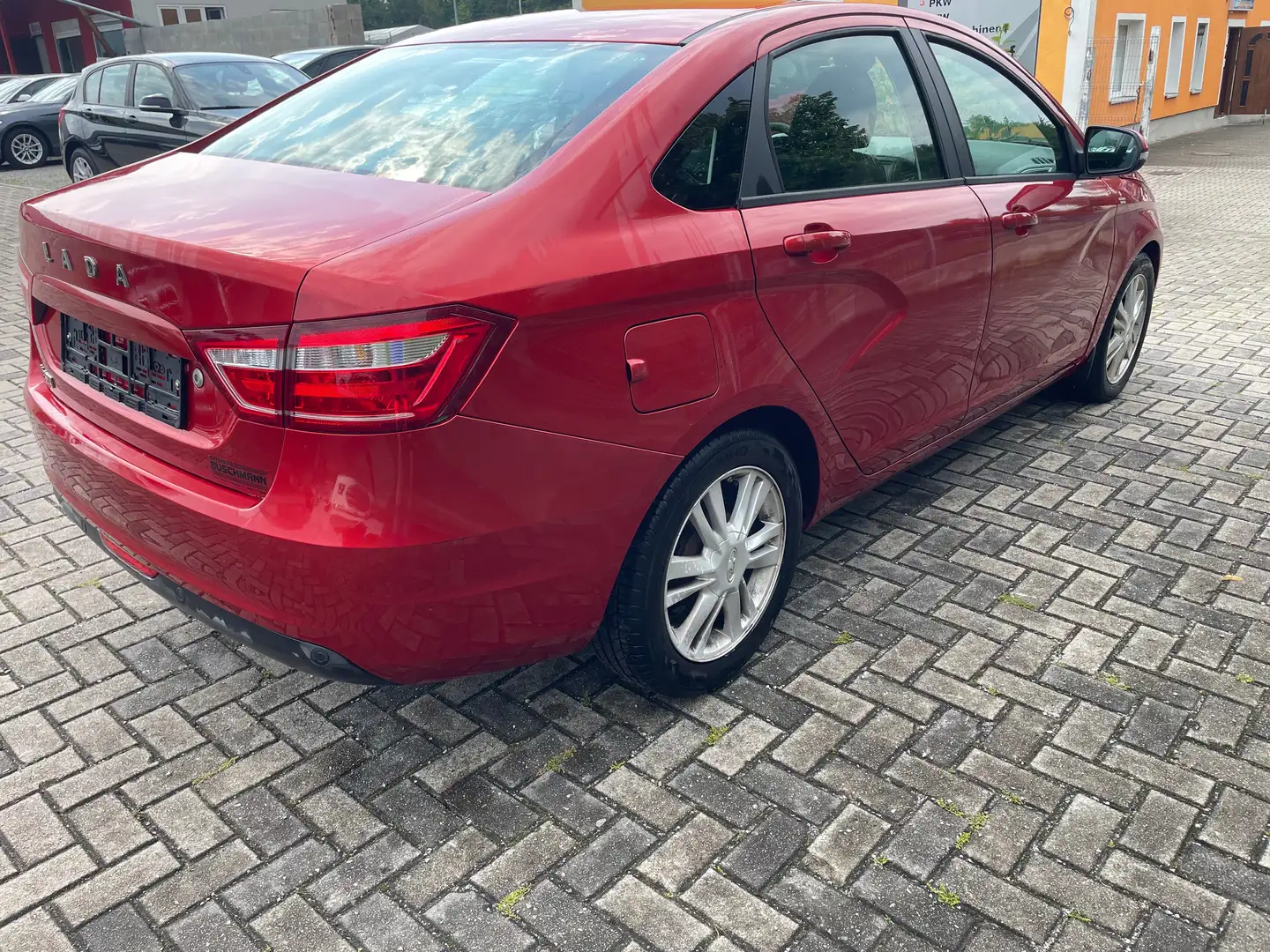 Lada Vesta 1,6 Basis Rot - 2