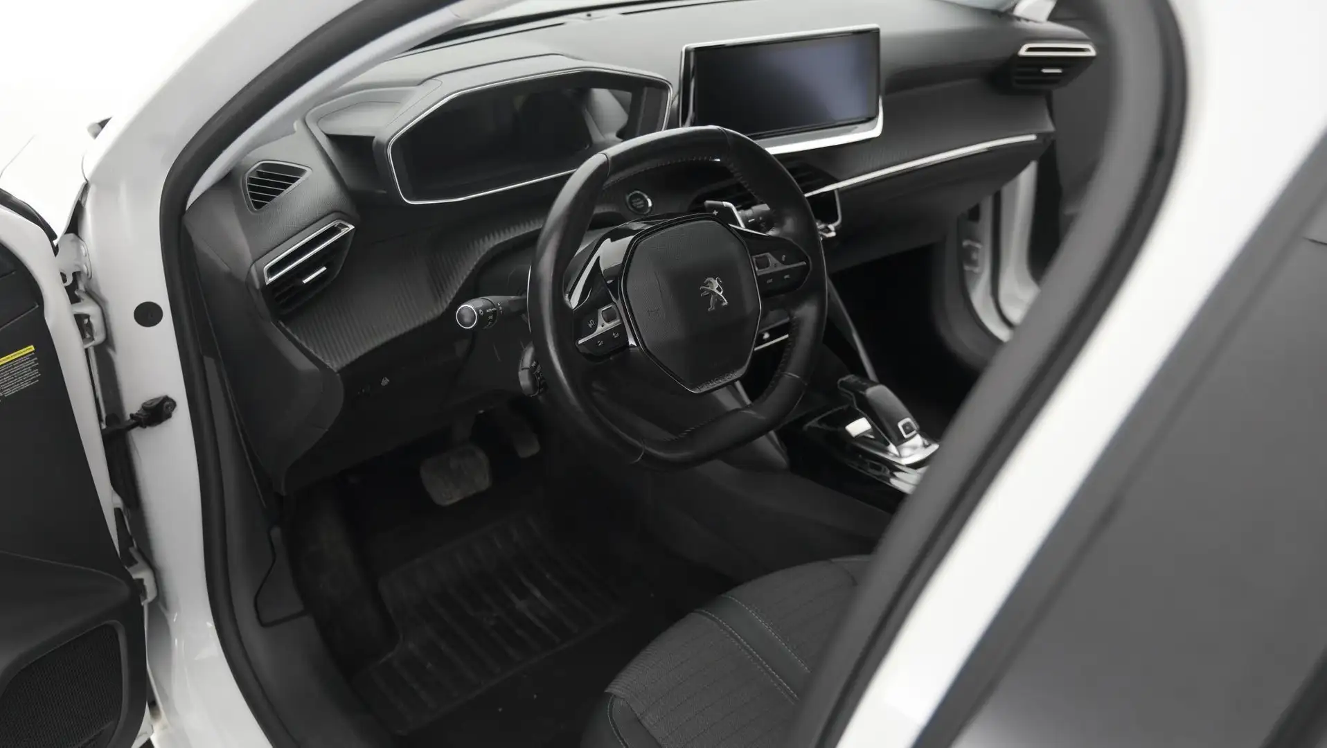 Peugeot 208 PureTech 100 EAT8 Allure | Camera | Apple Carplay White - 2