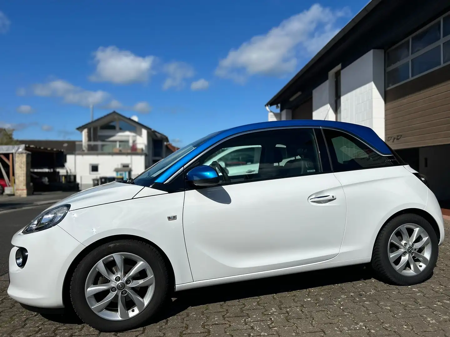 Opel Adam 1,4 Ltr. - 64 kW 16V Unlimited Weiß - 2