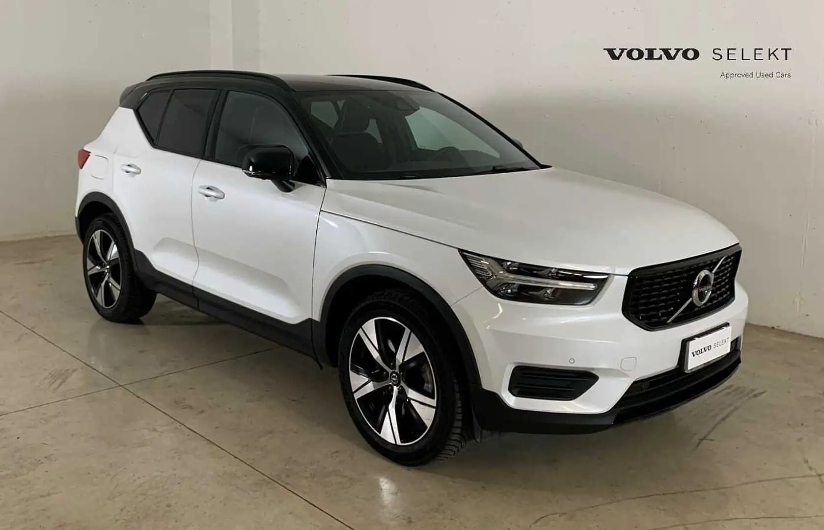 Volvo XC40 Recharge R-Design, T4 Recharge Plug-in Hybrid Weiß - 1