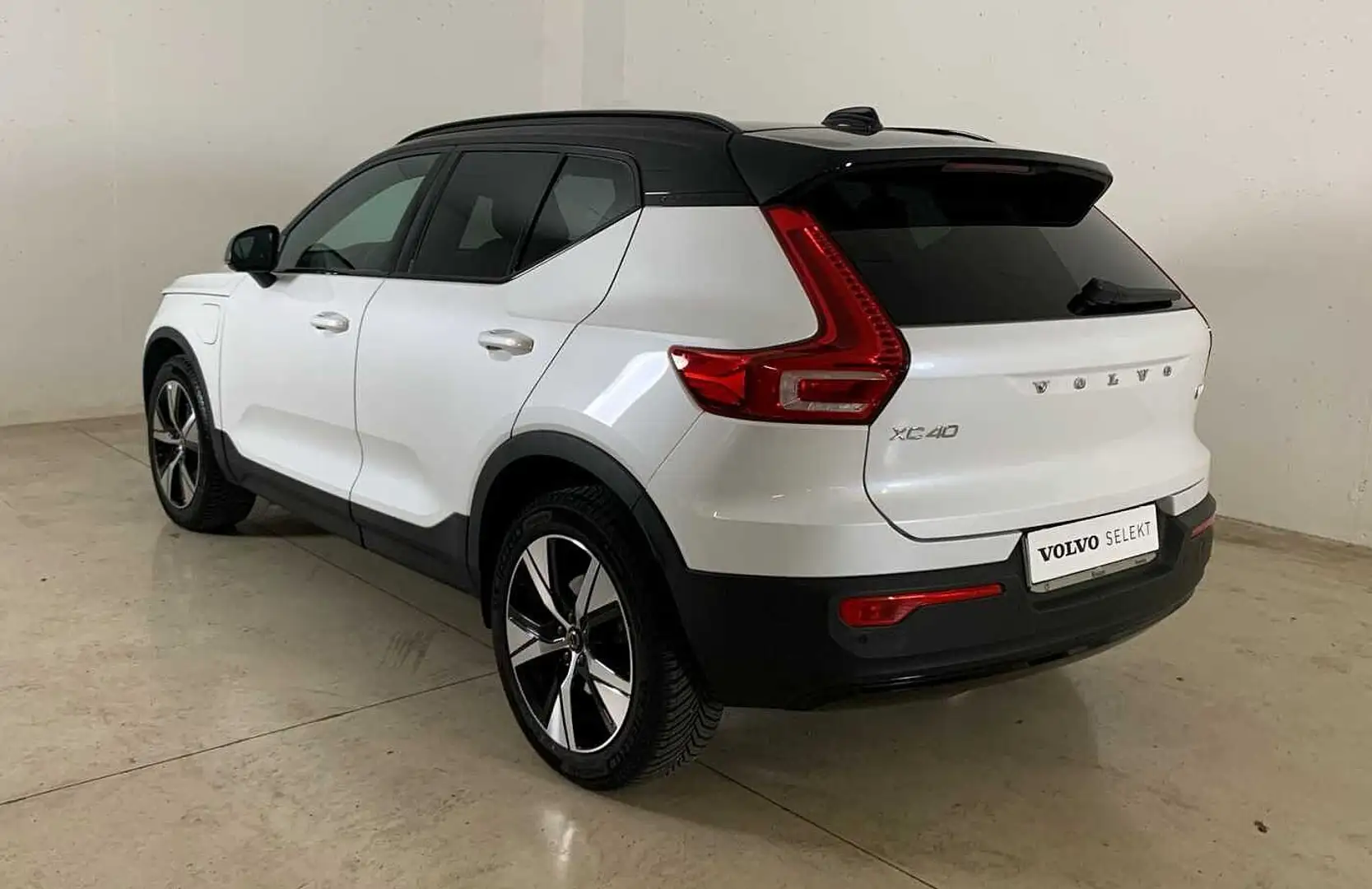 Volvo XC40 Recharge R-Design, T4 Recharge Plug-in Hybrid Weiß - 2