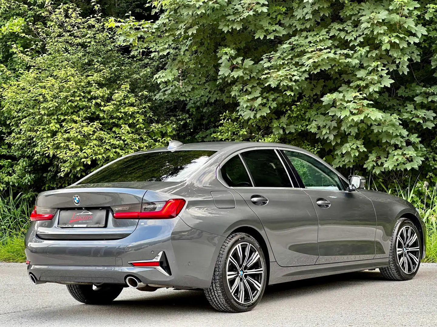 BMW 320 320 d xDrive Luxury Line 1 Hand*LED*LEDER*NAVI* Grau - 2
