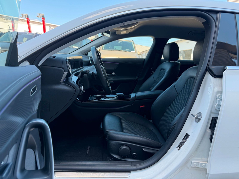 Mercedes-Benz CLA 200 — photo 12