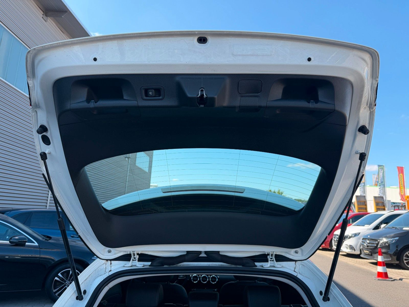 Mercedes-Benz CLA 200 — photo 10