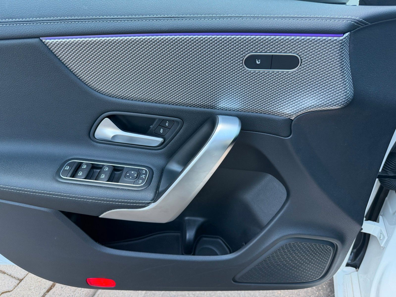 Mercedes-Benz CLA 200 — photo 13