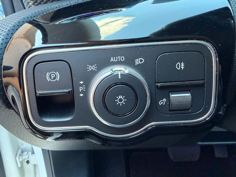 Mercedes-Benz CLA 200 — photo 14