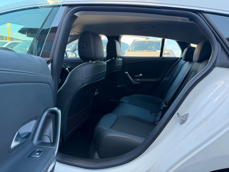 Mercedes-Benz CLA 200 — photo 11