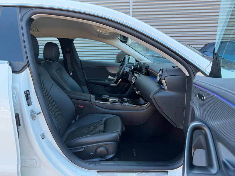 Mercedes-Benz CLA 200 — photo 6