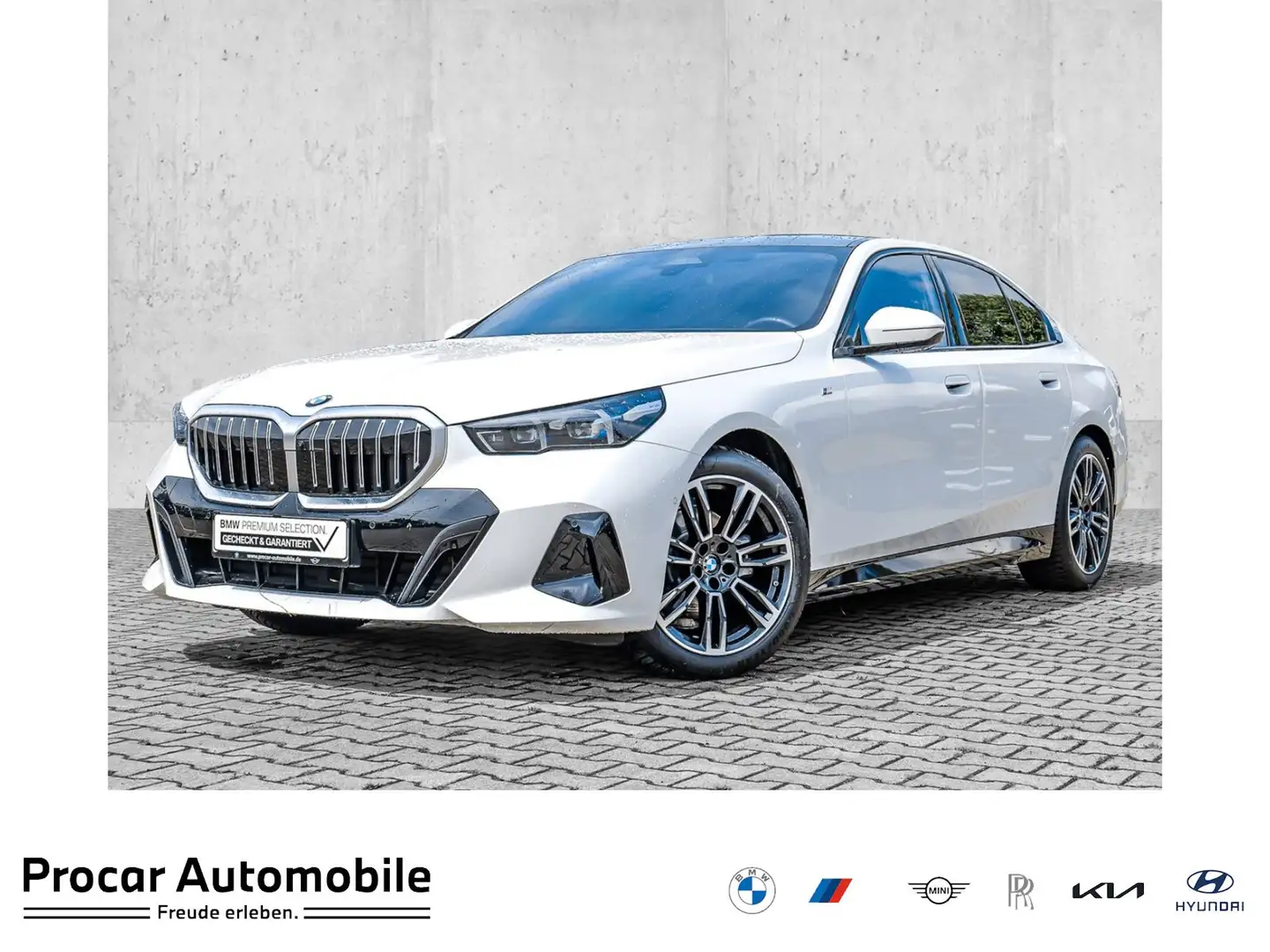 BMW 520 d Limousine M Sport AHK Pano Standheiz. DA+ H/K PA Weiß - 1