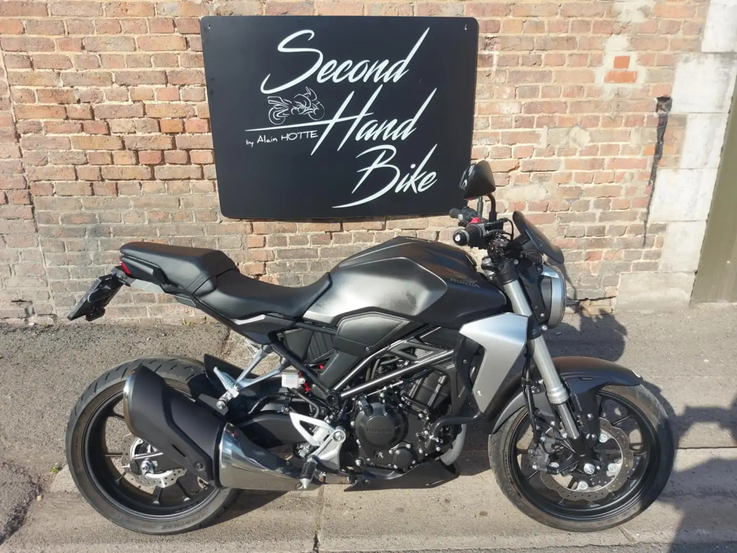 Honda CB 300 CB 300 R EN PARFAIT ETAT, GARANTIE 1 AN, 3995 EURO Noir - 1