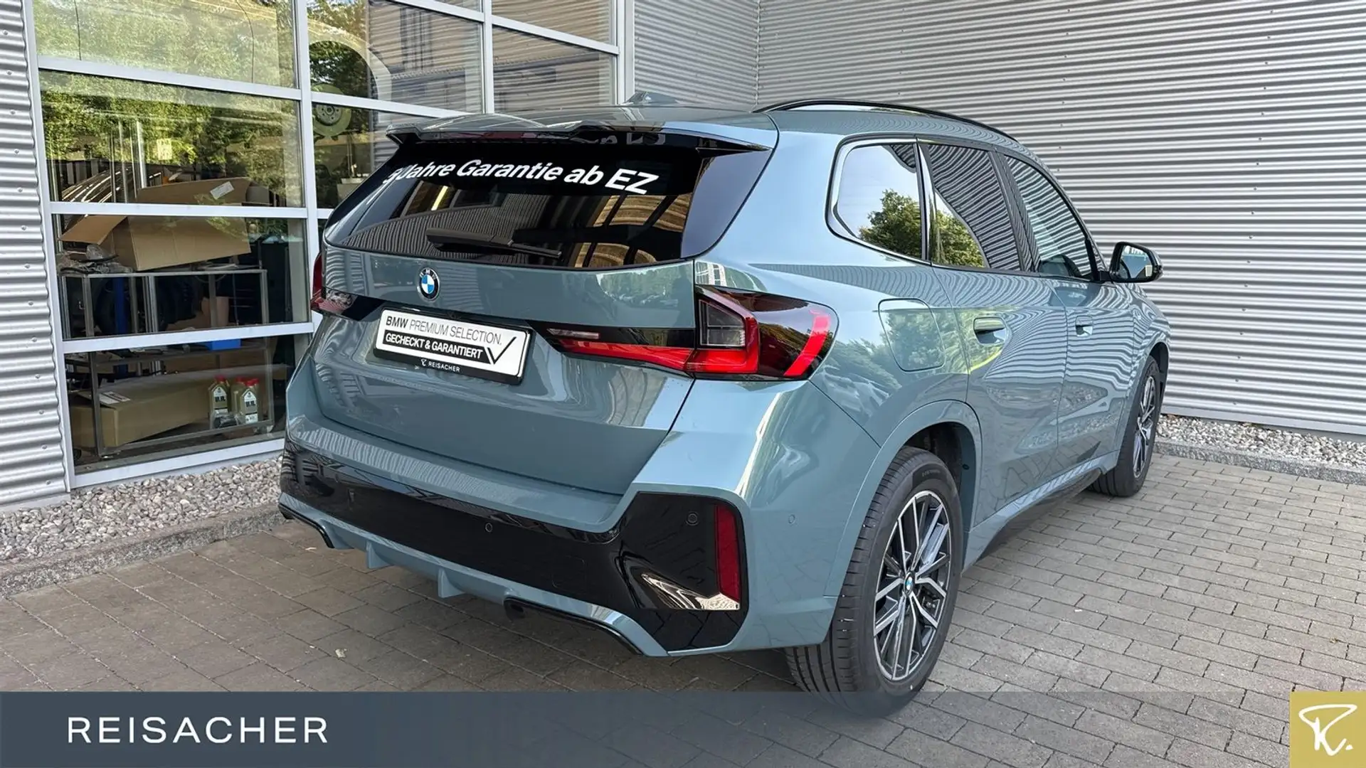 BMW X1 sDrive18d M-Sport Navi adLED RüKa AHK 18"LM Grün - 2