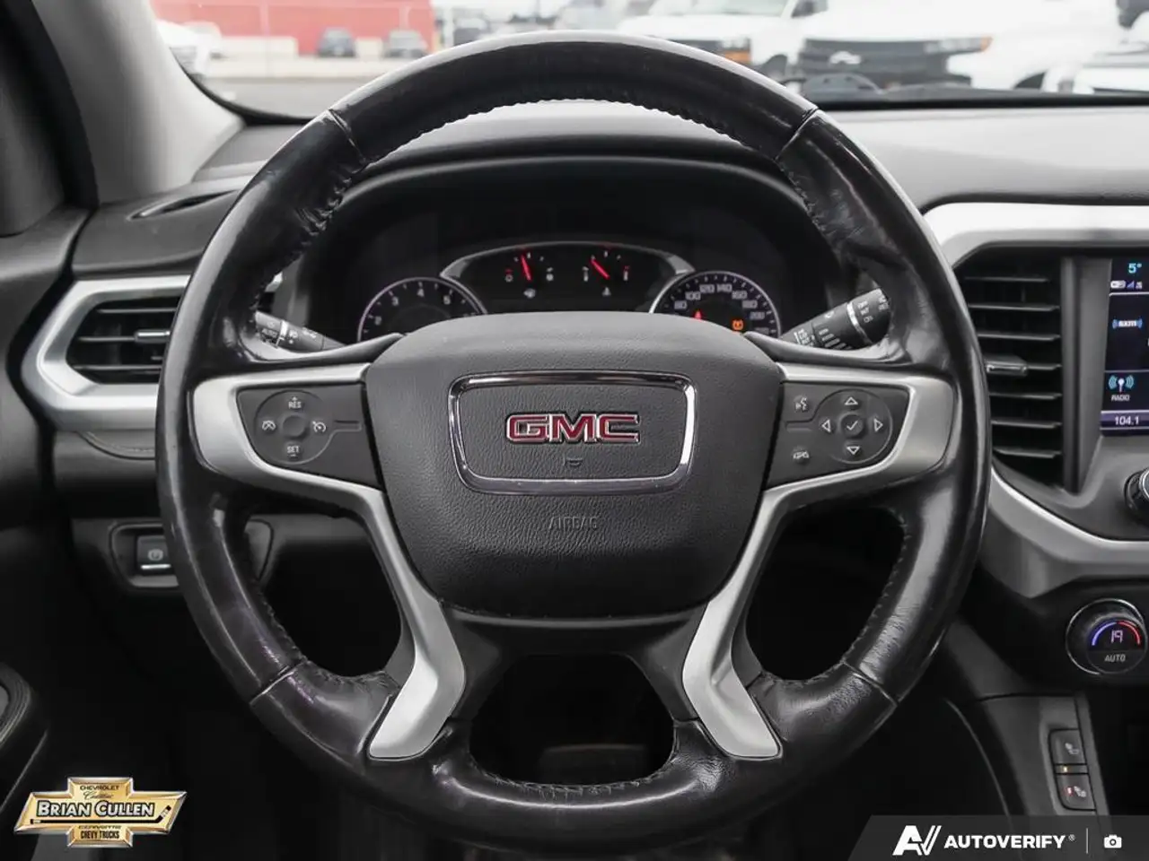 GMC Acadia снимка GMC Acadia