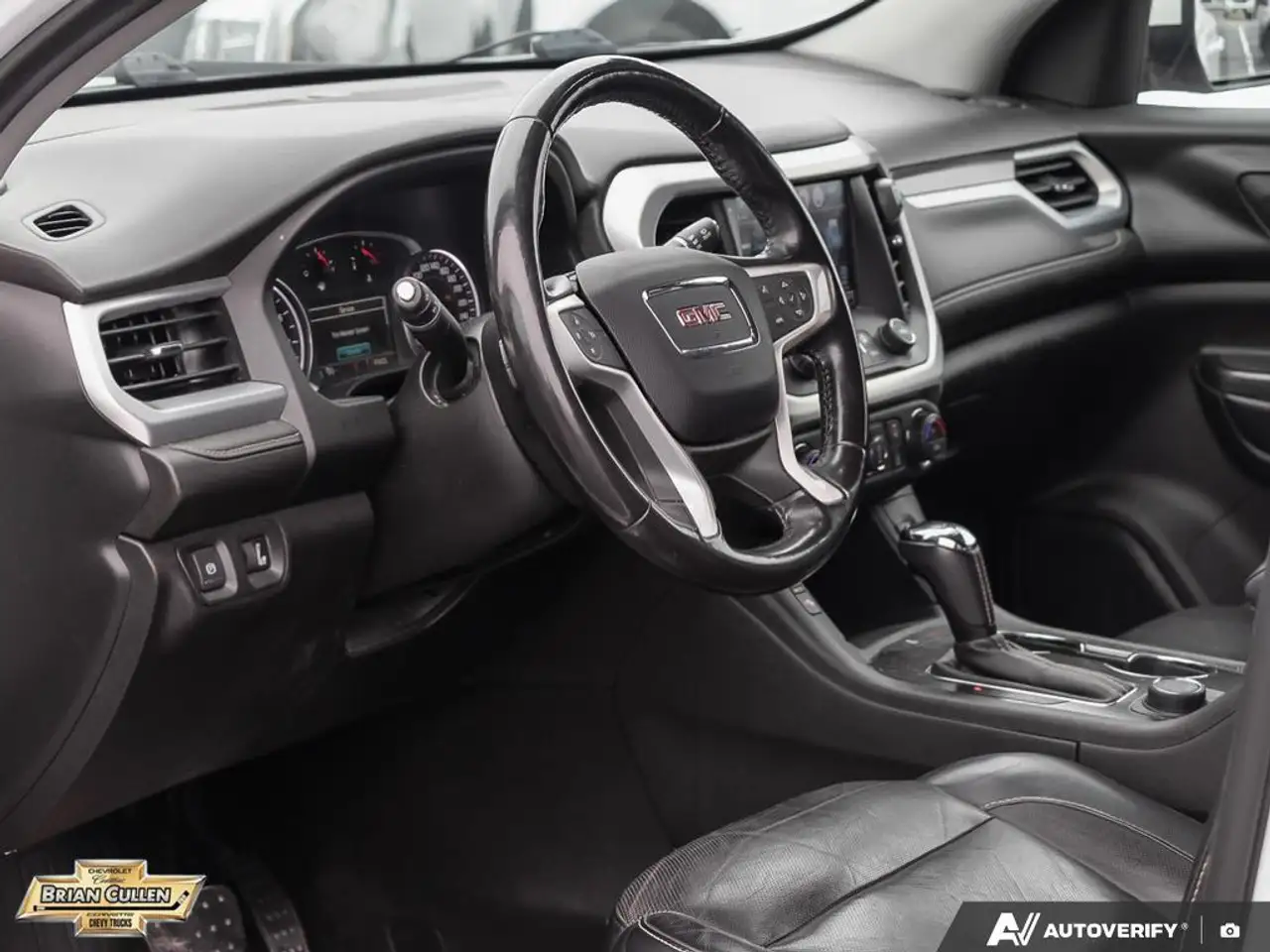 GMC Acadia снимка GMC Acadia