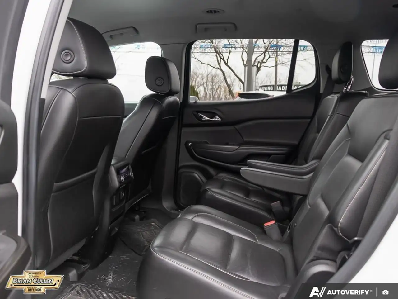 GMC Acadia снимка GMC Acadia