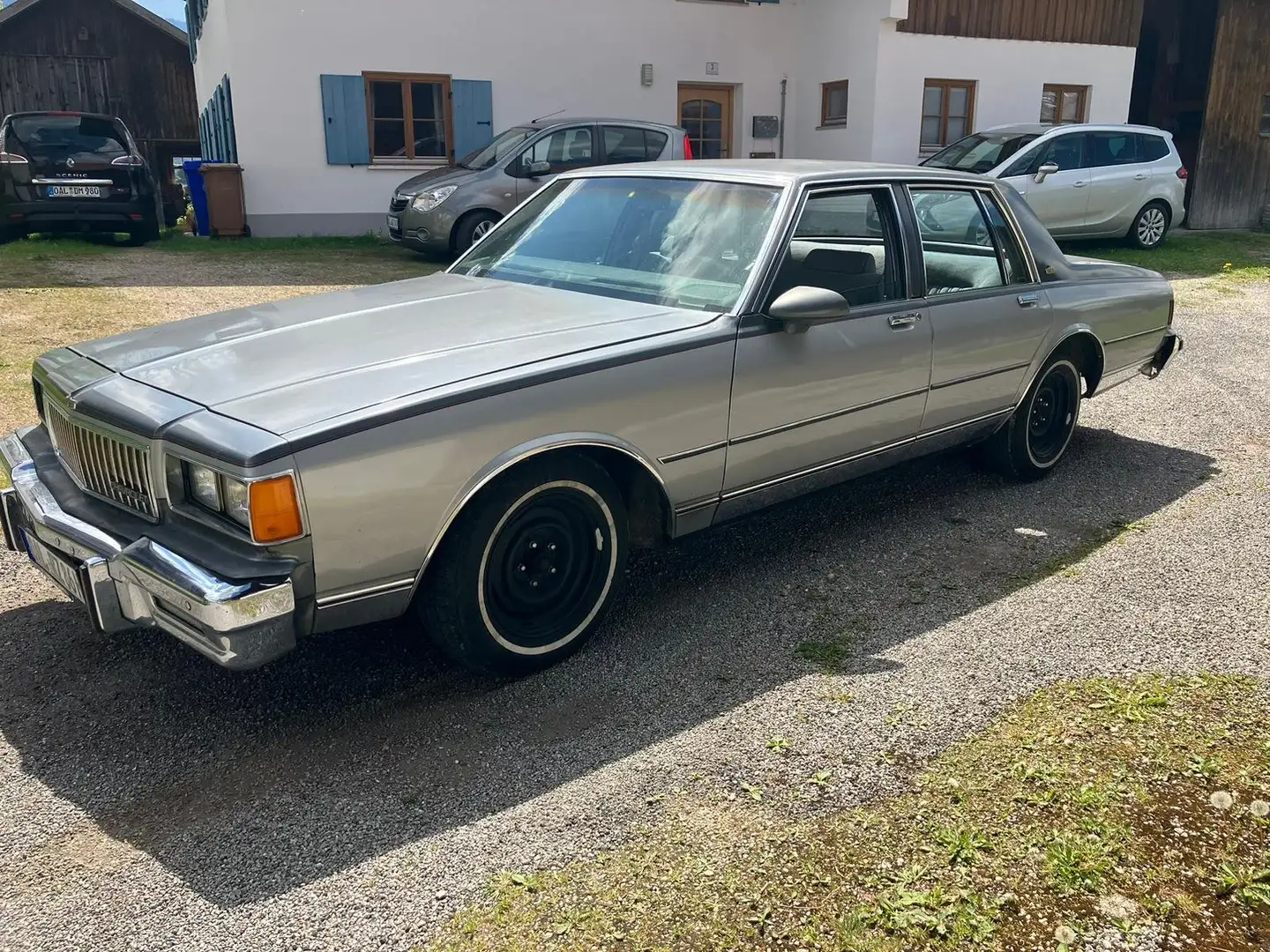 Chevrolet Caprice Gris - 2