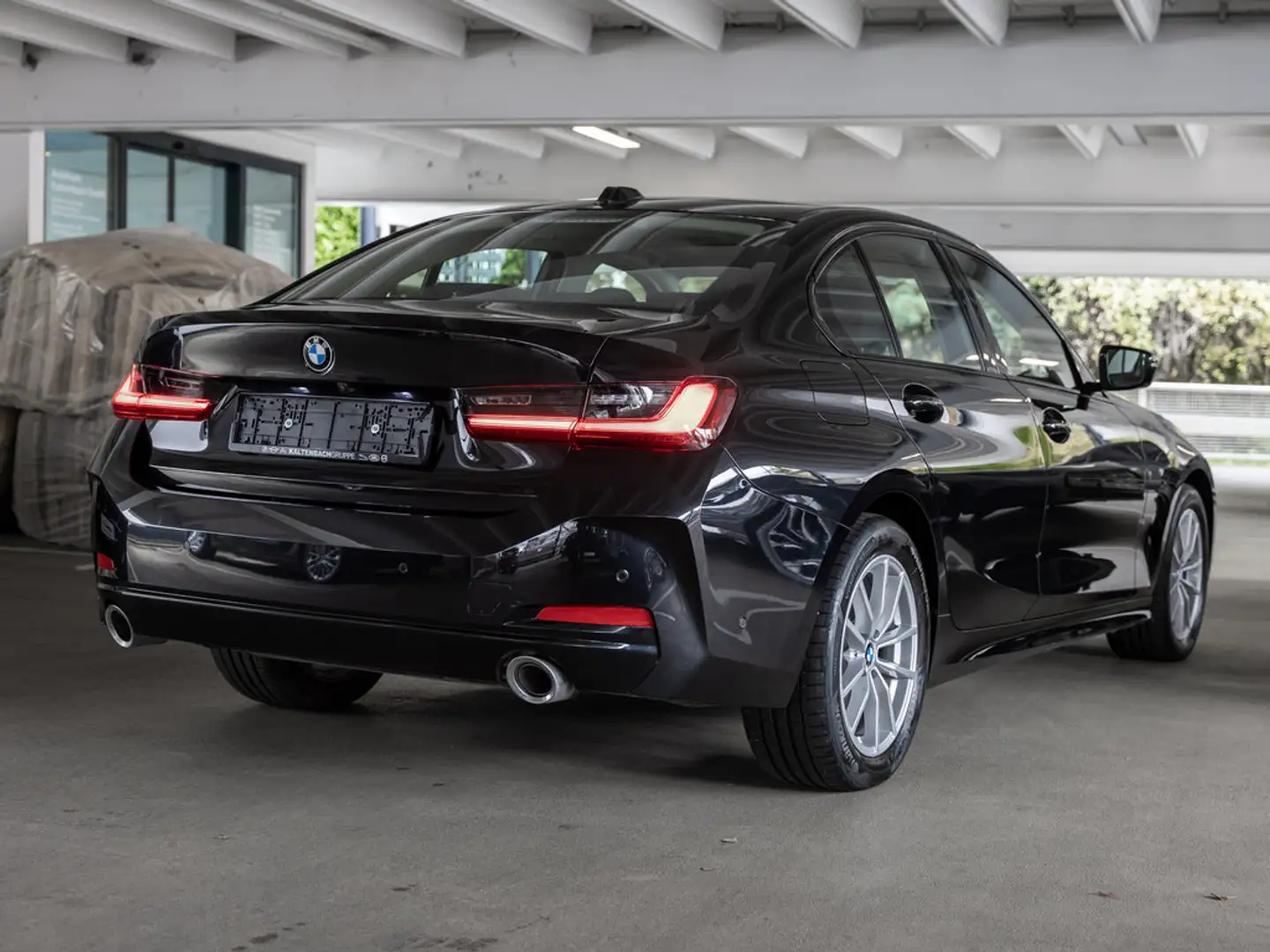 BMW 320 i FACEL. LED NAVI HGSD KAMERA SHZ PDC Negro - 2