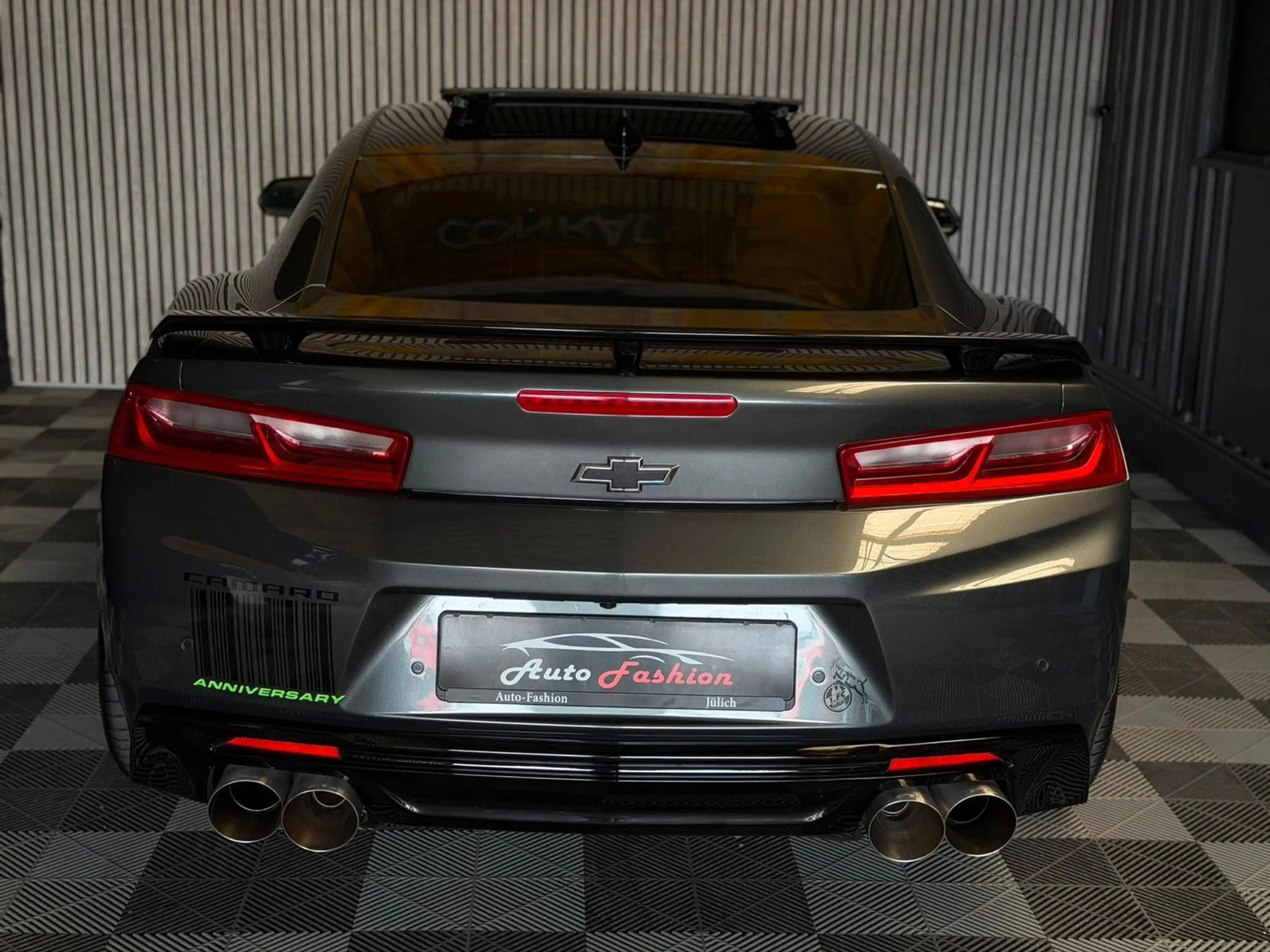 Chevrolet Camaro Coupé V8 50th Anniversary Edition — photo 9
