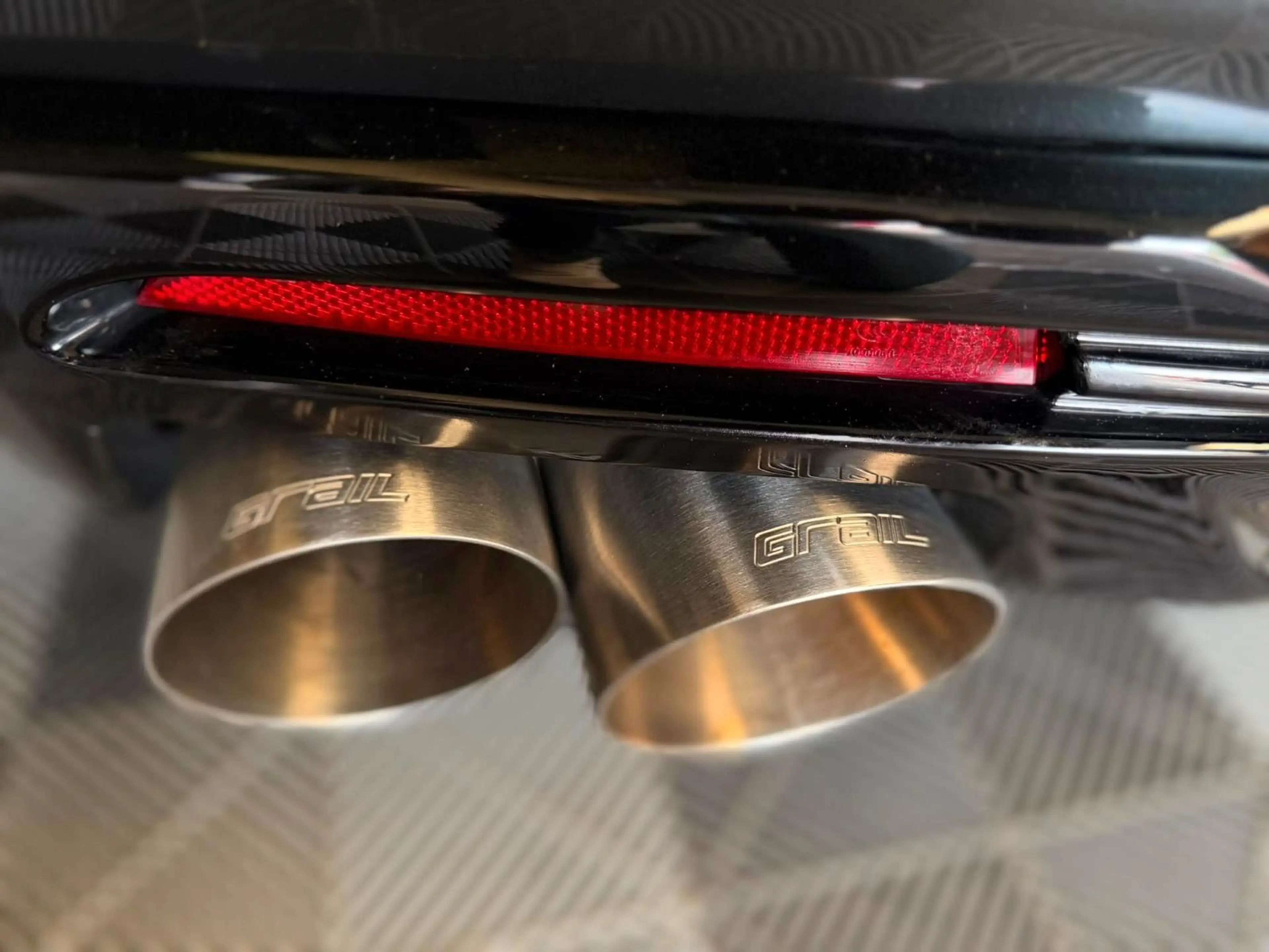 Chevrolet Camaro Coupé V8 50th Anniversary Edition — photo 11