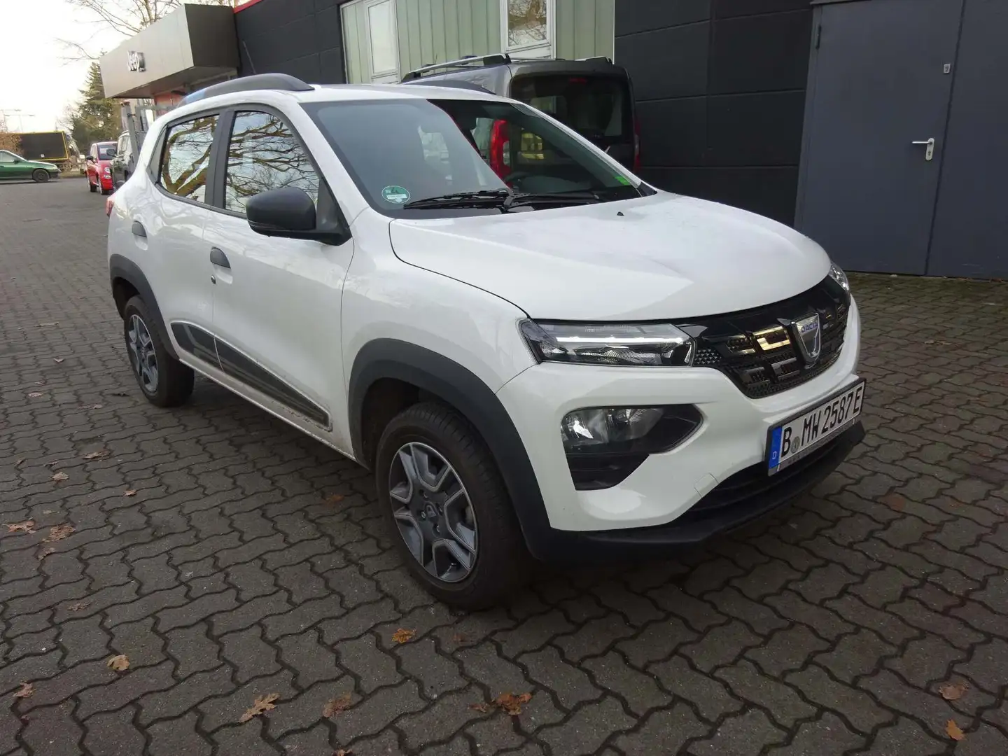 Dacia Spring Business Automatik Klima*Navi*Rückfahrcam Weiß - 2
