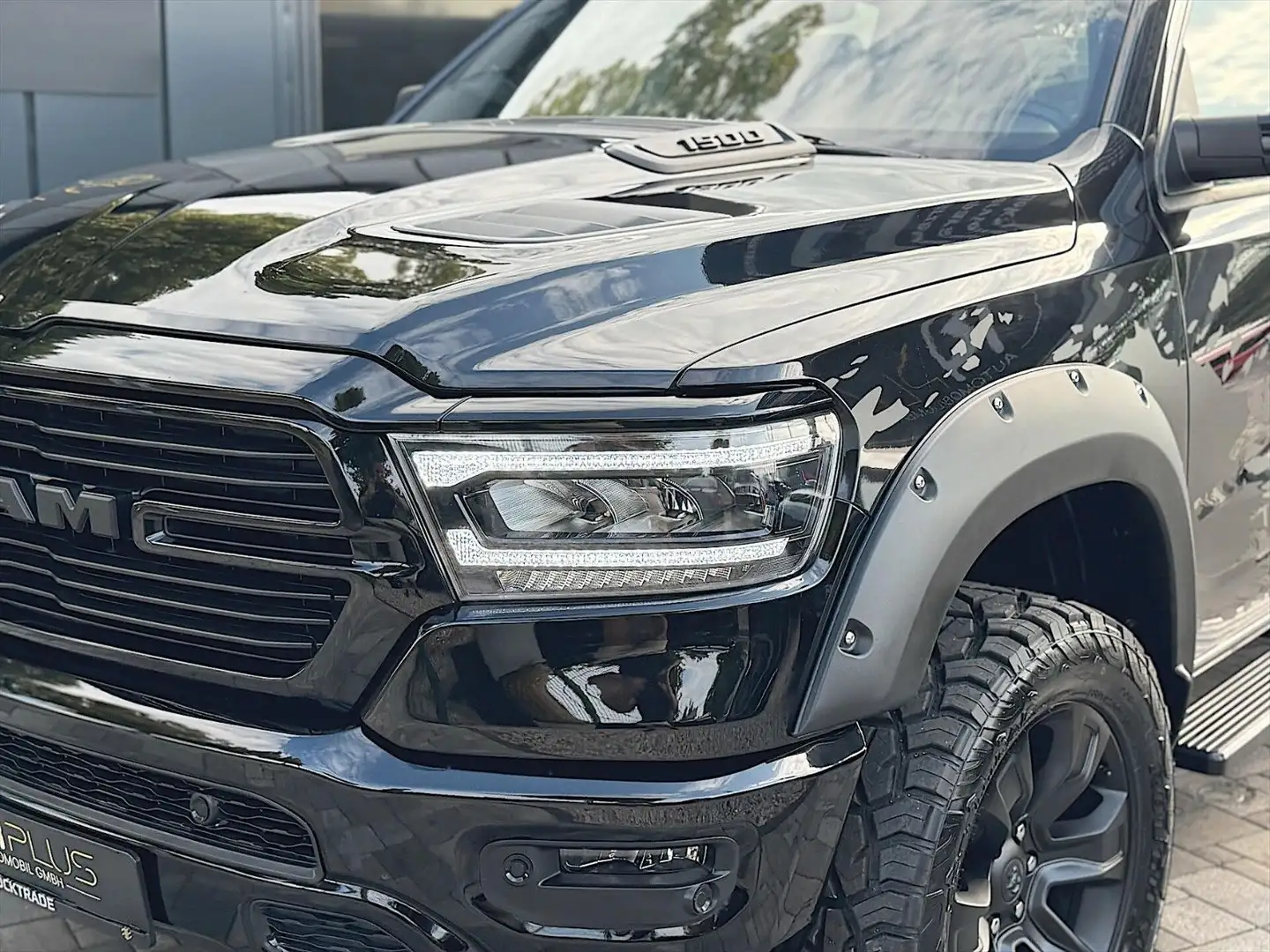 Dodge RAM 5.7 V8 HEMI BLACK Edition Offroad 4x4 Tesla Black - 2
