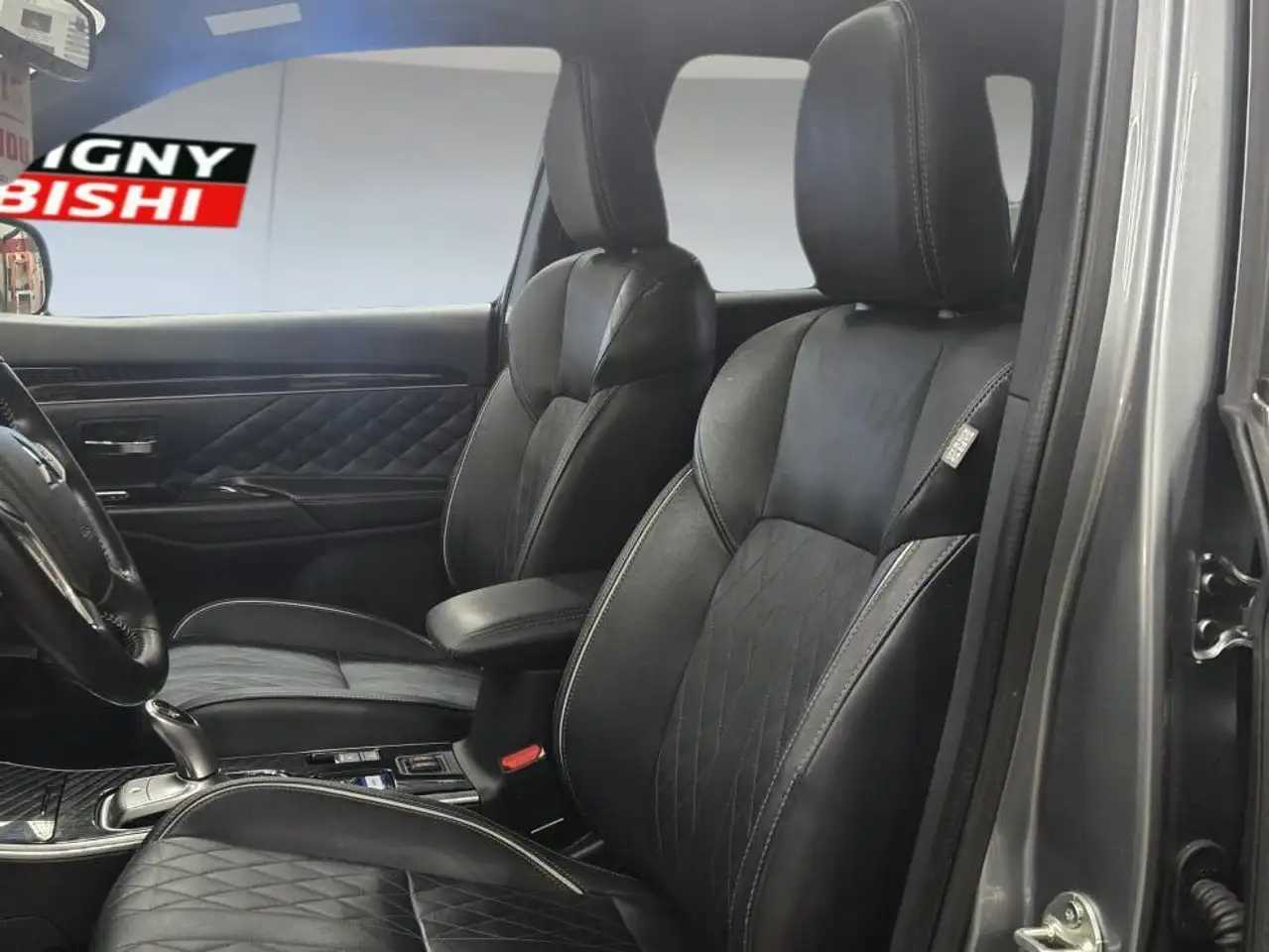Mitsubishi Outlander снимка Mitsubishi Outlander
