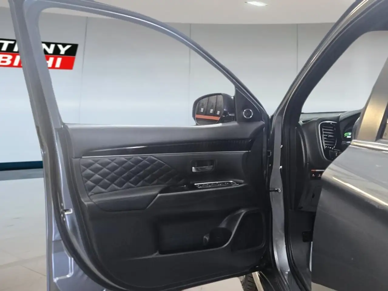 Mitsubishi Outlander снимка Mitsubishi Outlander