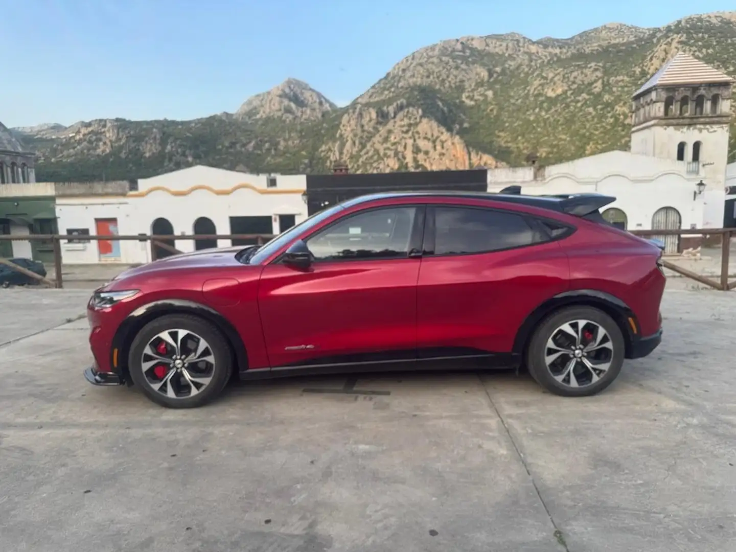 Ford Mustang Mach-E Premium AWD Rango Extendido 258kW Rojo - 2