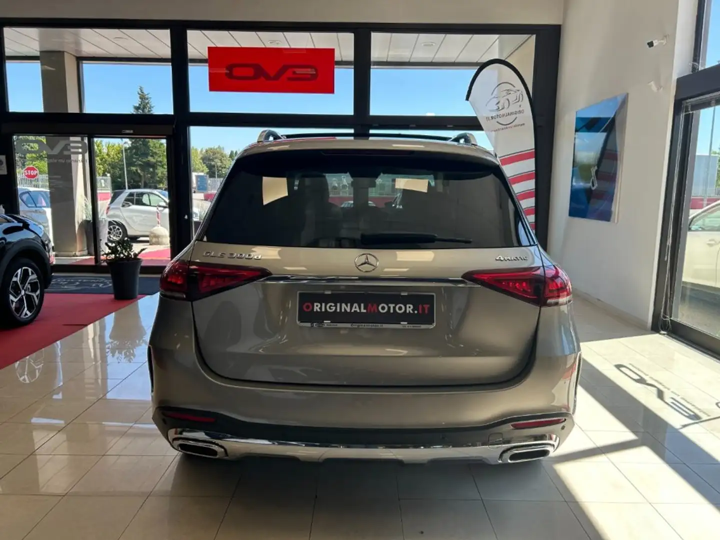 Mercedes-Benz GLE 300 d 4Matic Premium Gris - 2