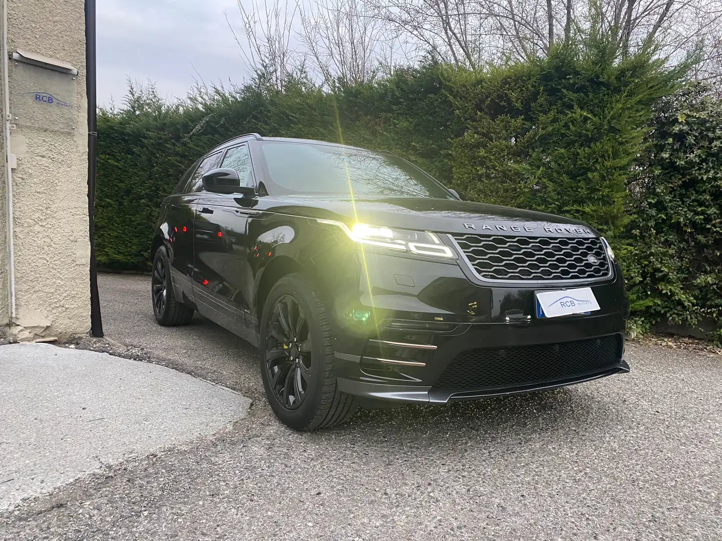 Land Rover Range Rover Velar Range Rover Velar 2.0 i4 R-Dynamic SE 240cv auto Noir - 1