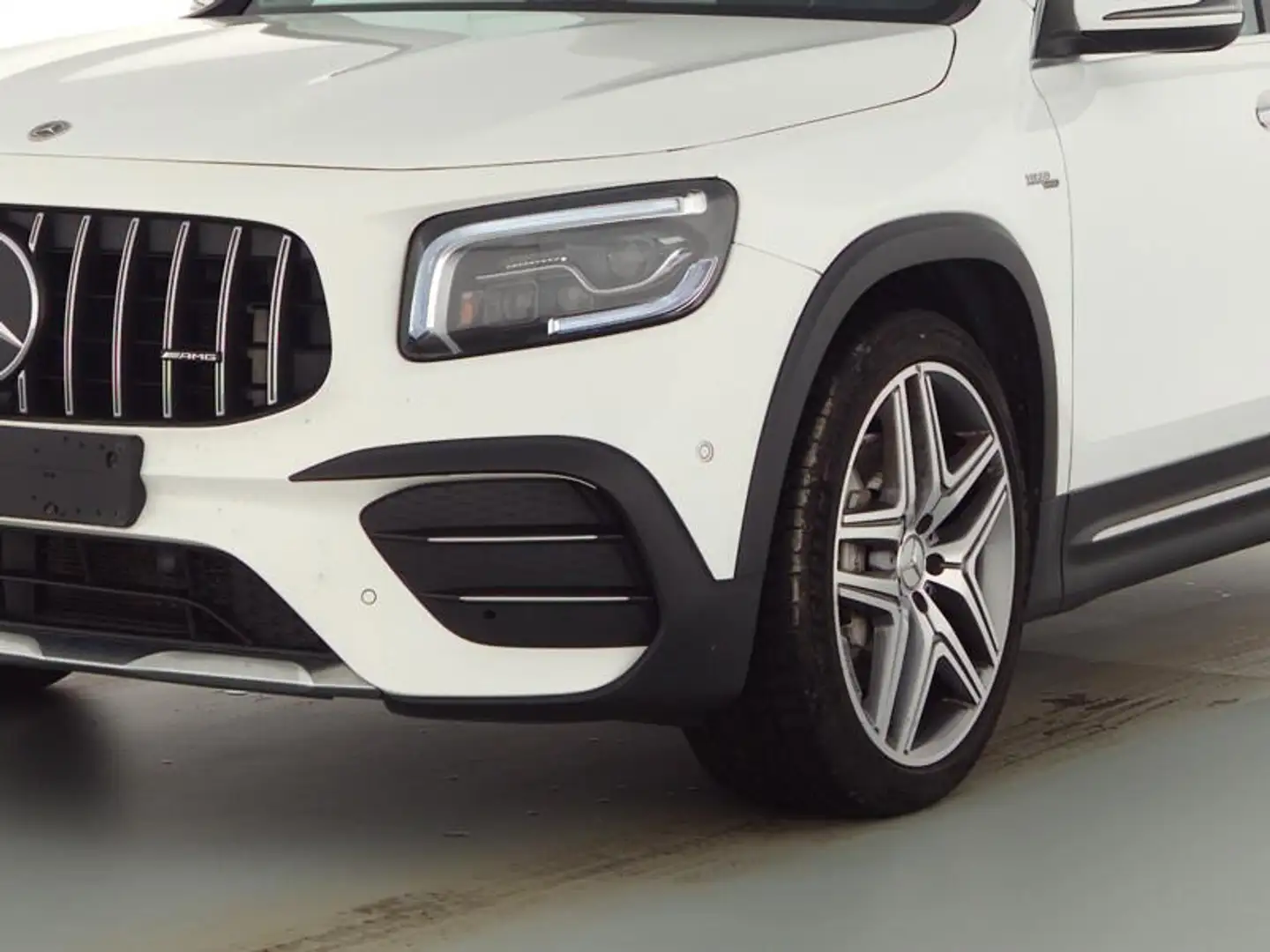 Mercedes-Benz GLB 35 AMG 4 Matic, MBUX, Multibeam, Distronic, Keyless Go... White - 2
