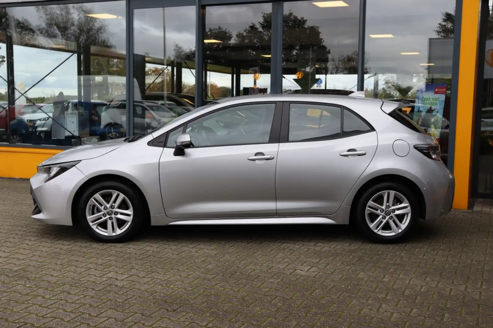 Toyota Corolla 1.8 Hybride Active - Navi - Camera siva - 2