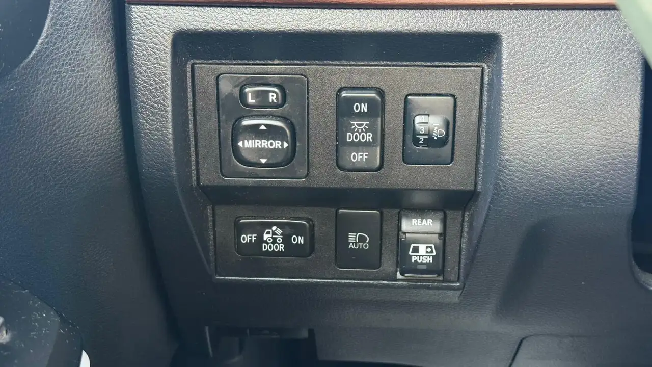 Toyota Tundra снимка Toyota Tundra