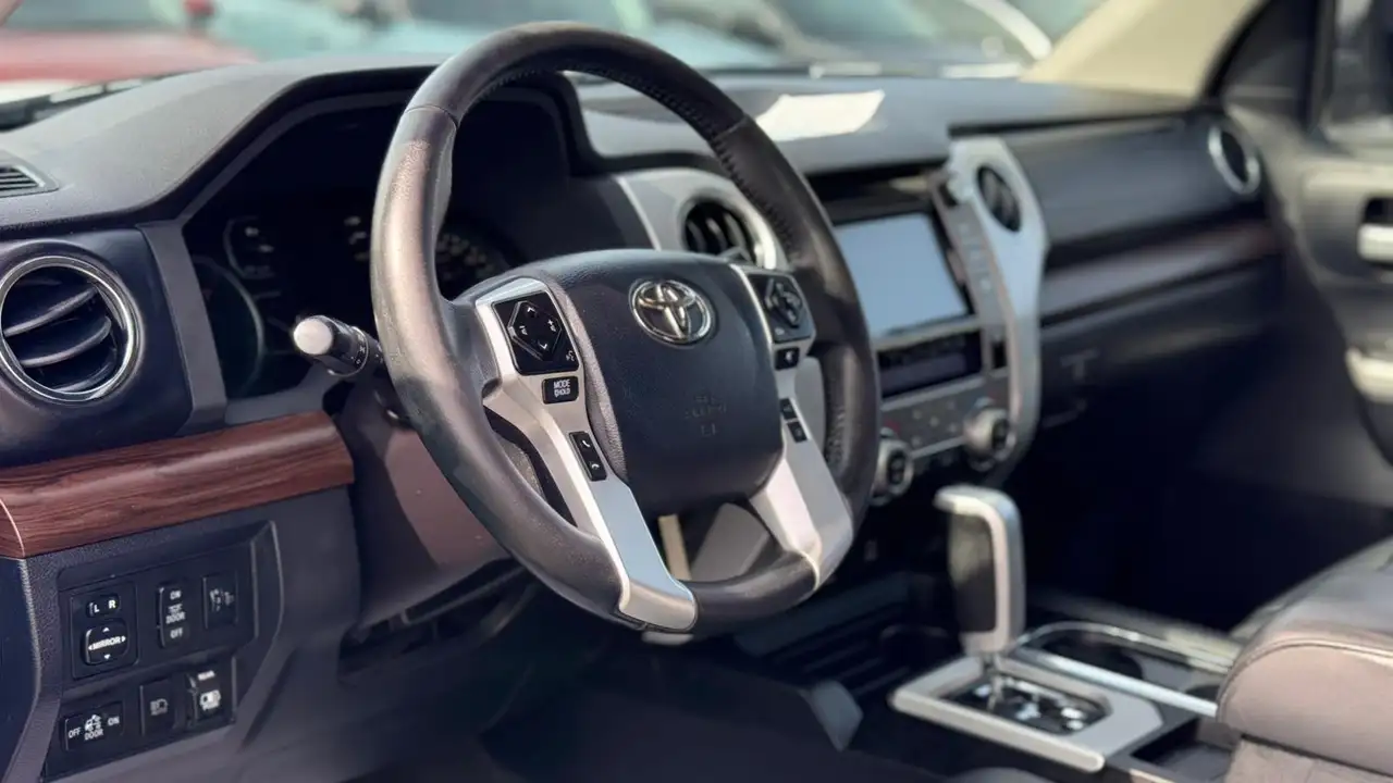 Toyota Tundra снимка Toyota Tundra