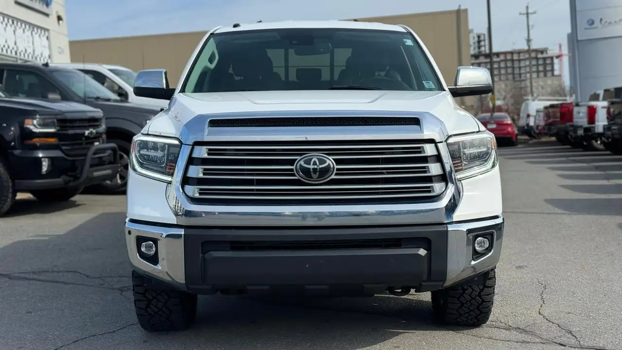 Toyota Tundra снимка Toyota Tundra