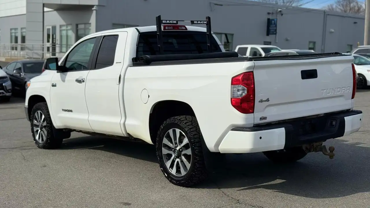 Toyota Tundra снимка Toyota Tundra