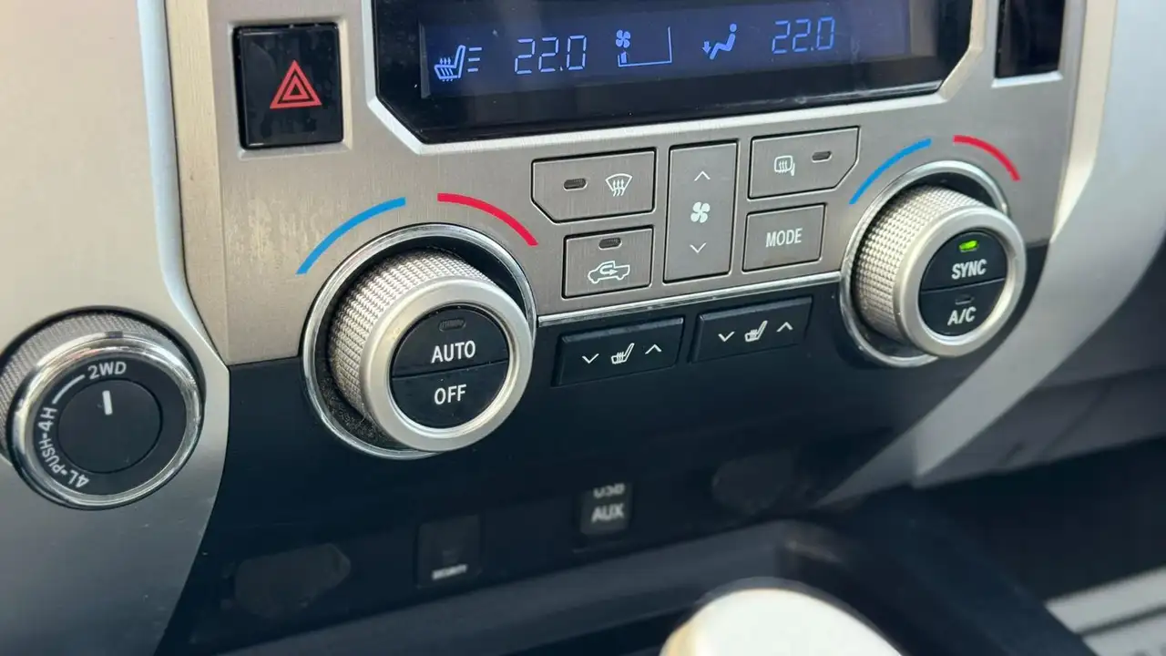 Toyota Tundra снимка Toyota Tundra