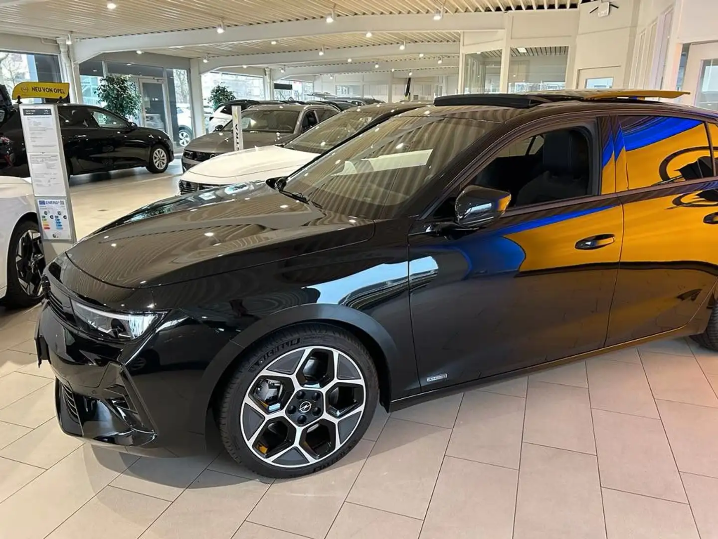 Opel Astra 1.6 Hybrid 133kW Ultimate-Paket Auto Siyah - 2