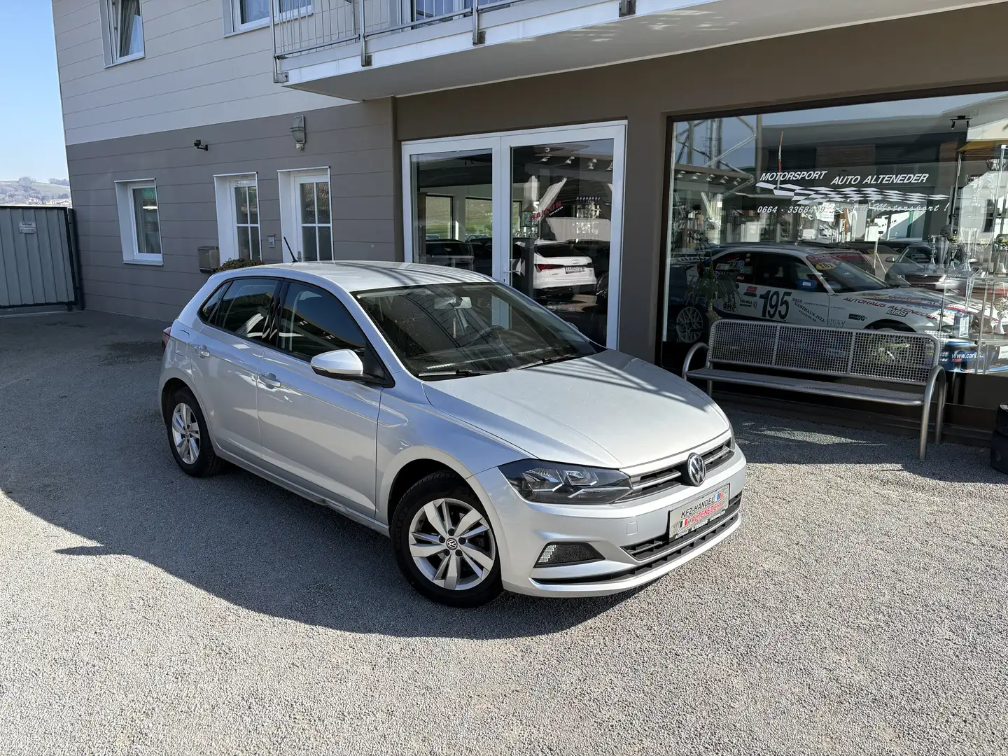 Volkswagen Polo 1,0 Comfortline *1.BESITZ*AHK*VW-HISTORIE*MFL*BT* Grau - 1