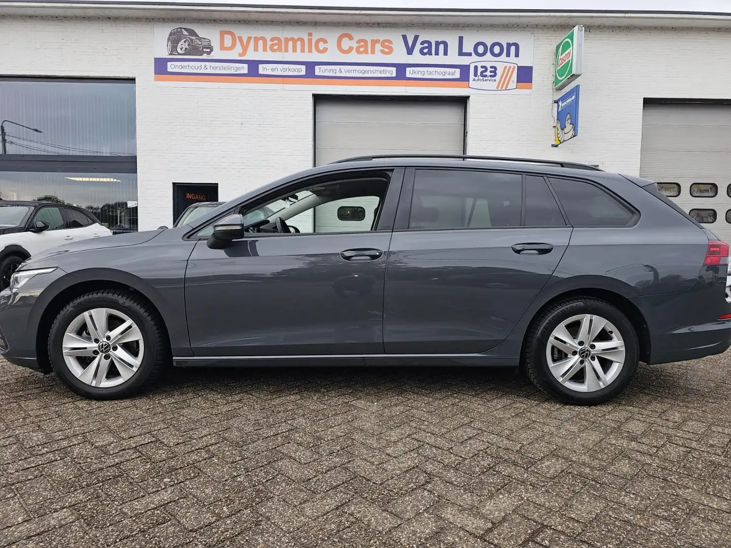 Volkswagen Golf Variant 1.5 eTSI OPF DSG Active,Harman,Vcocpit,Ambi,Cam,.. Gris - 2