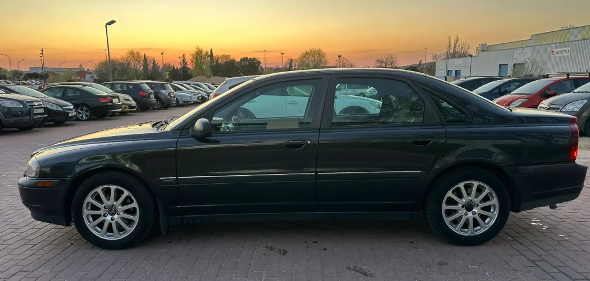 Volvo S80 2.4 Momentum Aut. 170 Gris - 2