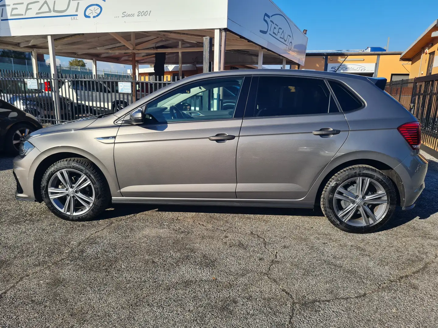 Volkswagen Polo 5p 1.0 tsi R-Line 95cv*NEOPATENTATI* Grigio - 1