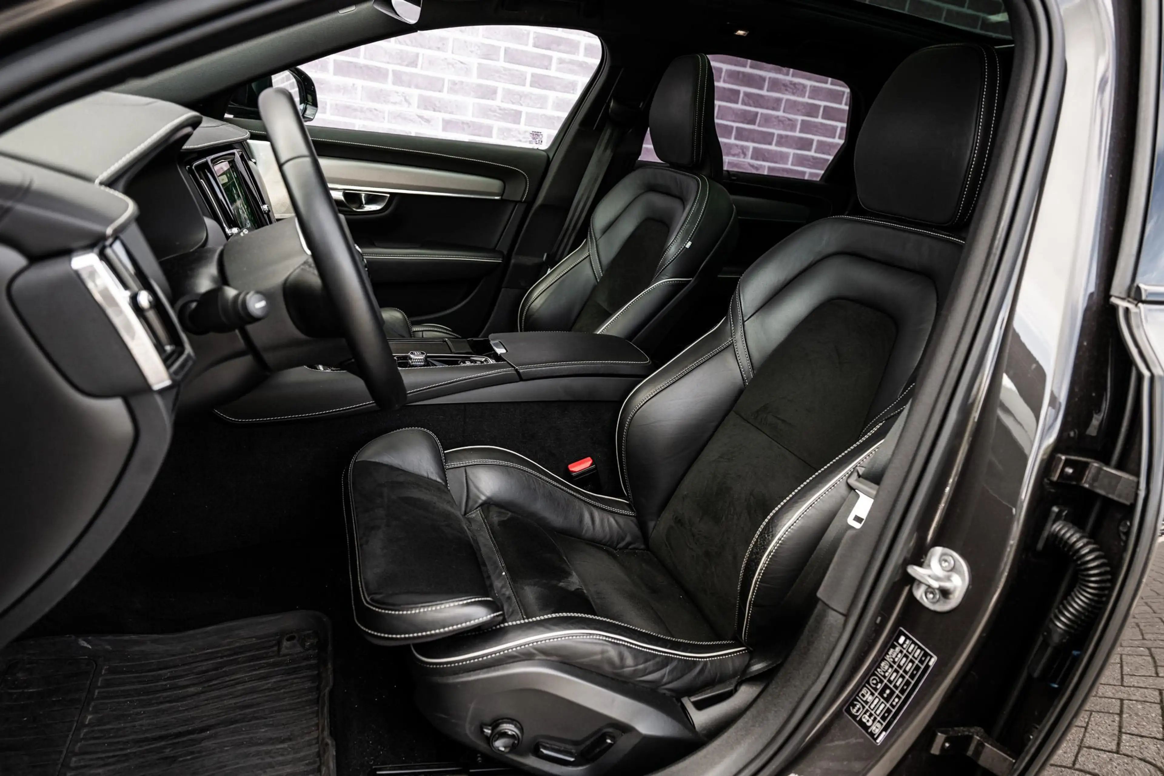 Volvo V90 2.0 T8 AWD R-Design | Trekhaak | SOH 98% | Luchtv — photo 8