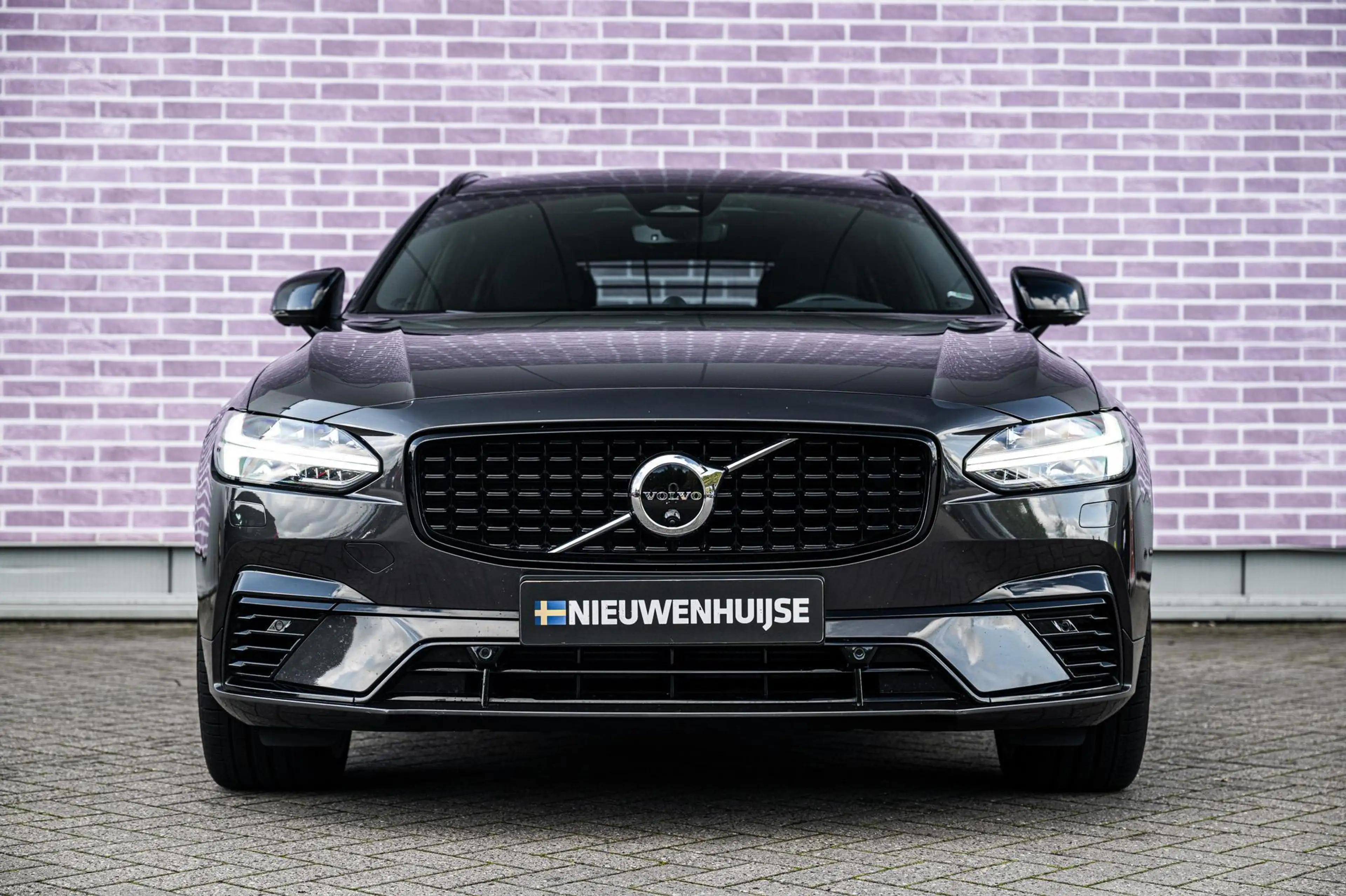 Volvo V90 2.0 T8 AWD R-Design | Trekhaak | SOH 98% | Luchtv — photo 11