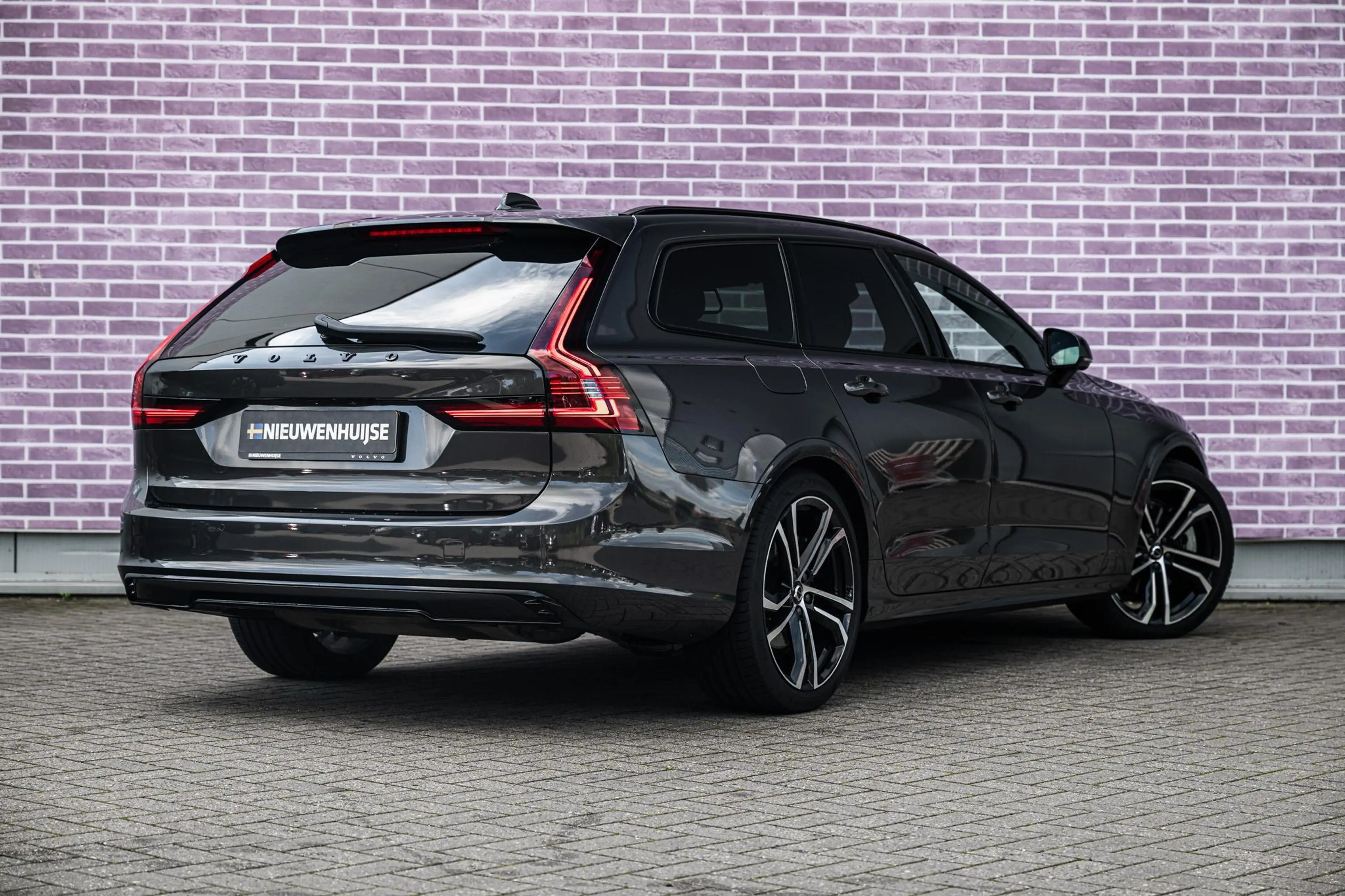Volvo V90 2.0 T8 AWD R-Design | Trekhaak | SOH 98% | Luchtv — photo 4