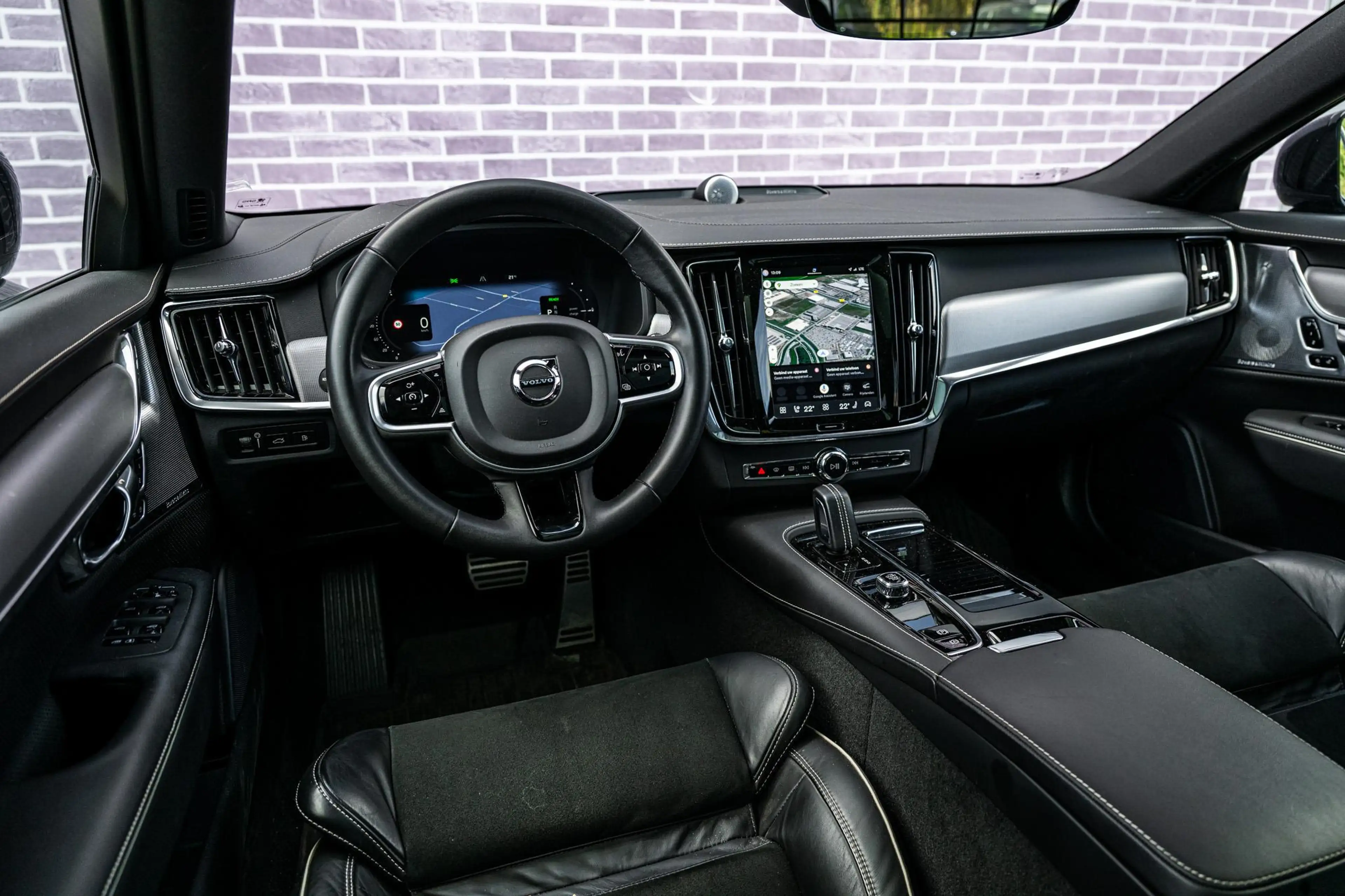 Volvo V90 2.0 T8 AWD R-Design | Trekhaak | SOH 98% | Luchtv — photo 13