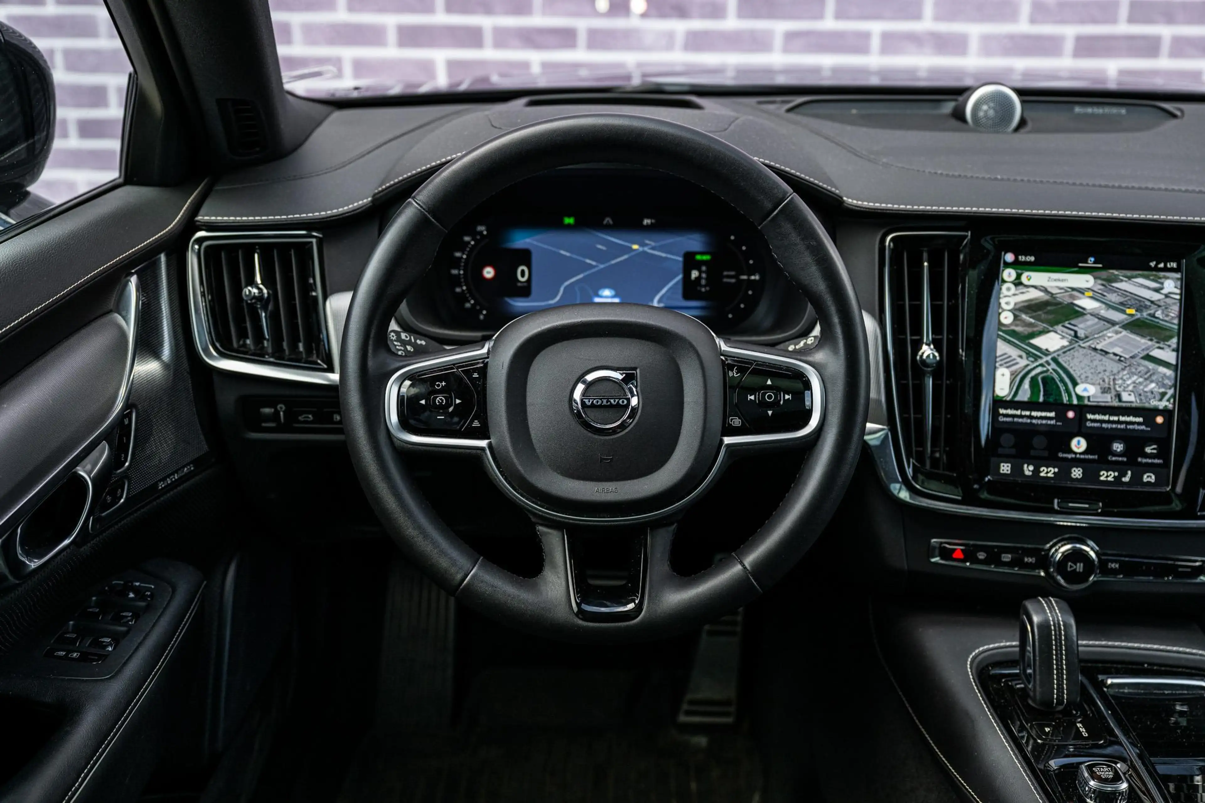 Volvo V90 2.0 T8 AWD R-Design | Trekhaak | SOH 98% | Luchtv — photo 5